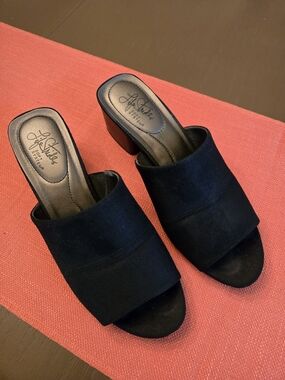 Life Stride Black Open-Toe Suede Block Heel Mules
